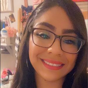 Meet your Posher, Claudia